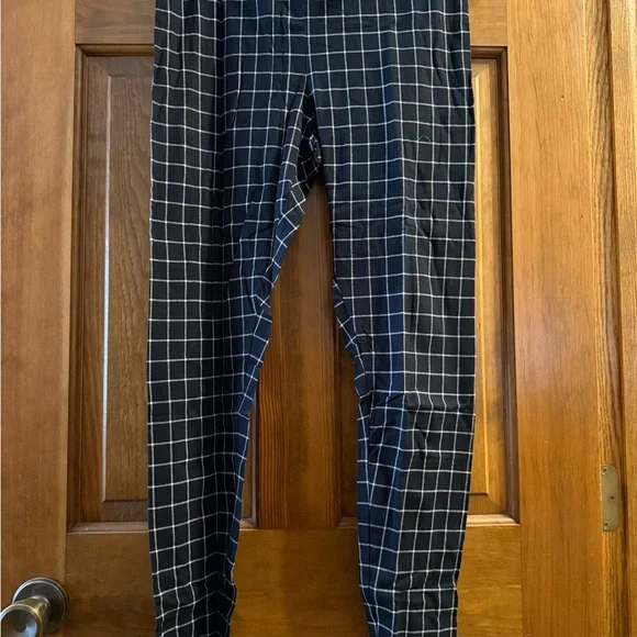 Old Navy NWT women’s large Black Checkered leggings/dress pants - Picture 1 of 3